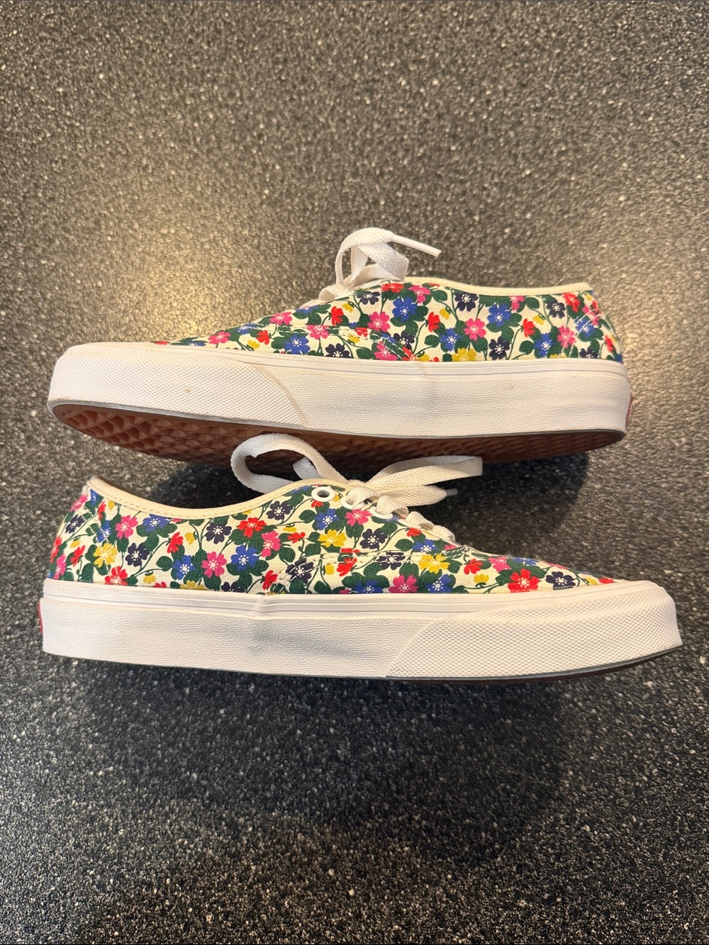 Women’s Vans Floral Canvas Sneakers - White with multicolor flowers - size 8.5 - Picture 4 of 7